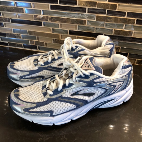 narrow training shoes